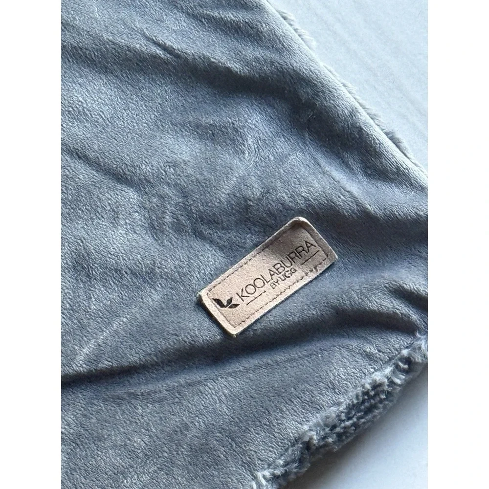 KOOLABURRA BY UGG THROW BLANKET SOFT FAUX FUR FLEECE GRAY 50 X 70 REVERSIBLE EUC